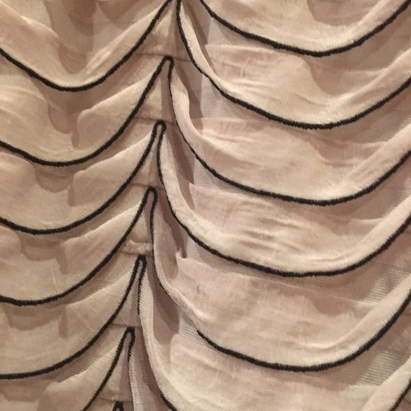 Cream and black - Picture 2 of 3